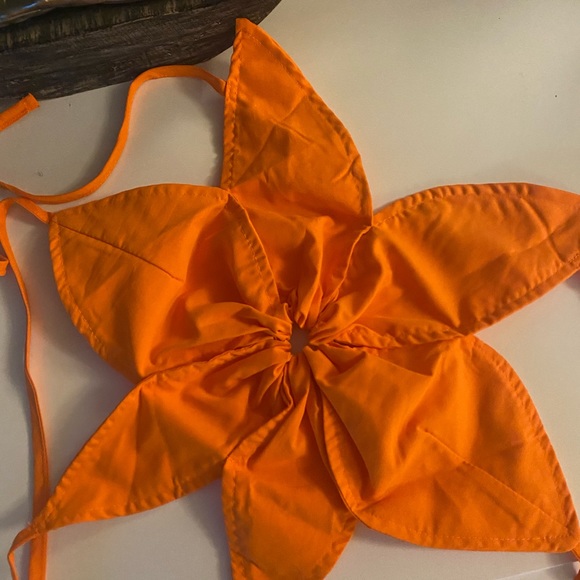 Flower Top halter top - Picture 5 of 6